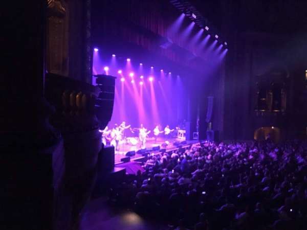 Chicago Theatre, block: Mezzanine BOX Z, seat: 1