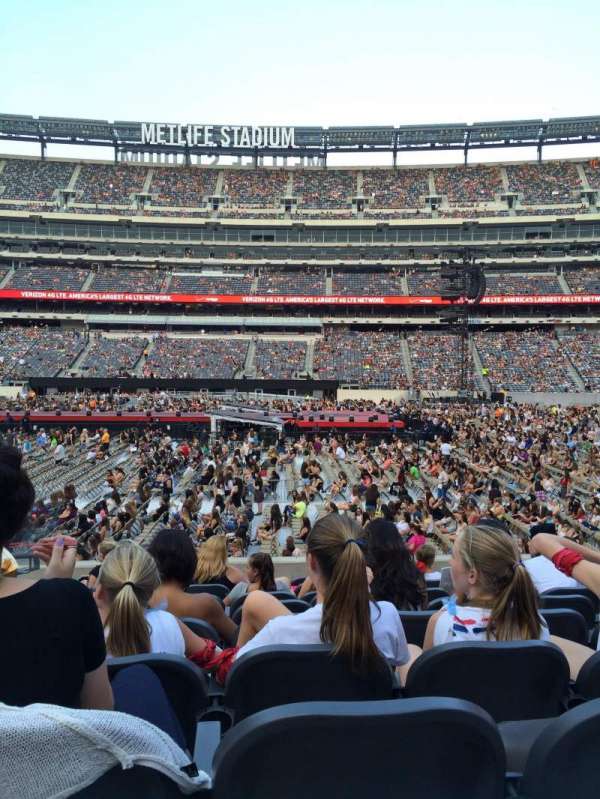 MetLife Stadium, block: 139, row: 6