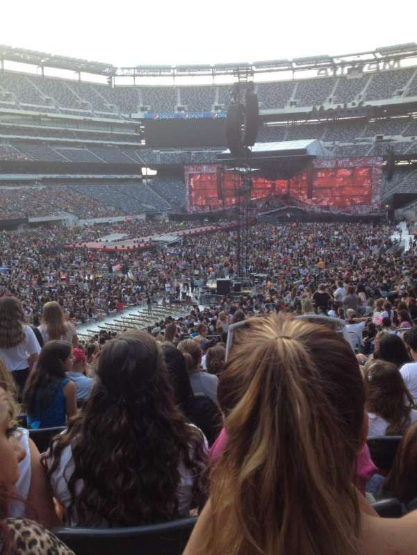 MetLife Stadium, block: 121, row: 33, seat: 14