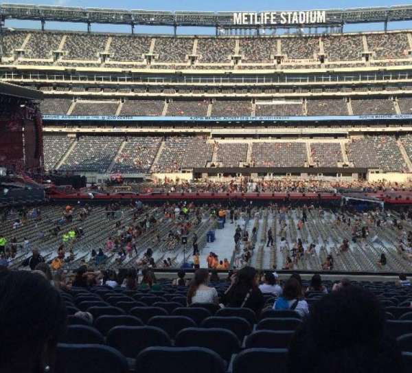 MetLife Stadium, block: 139, row: 24, seat: 17
