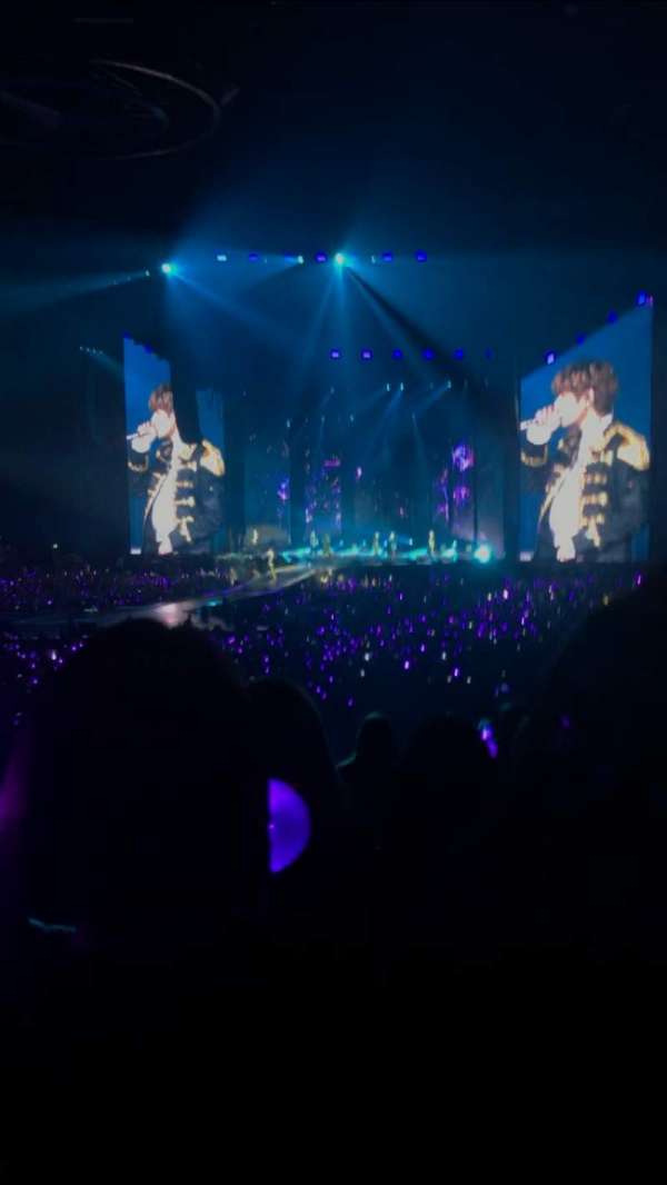 Uber Arena, block: 203, row: 17, seat: 17