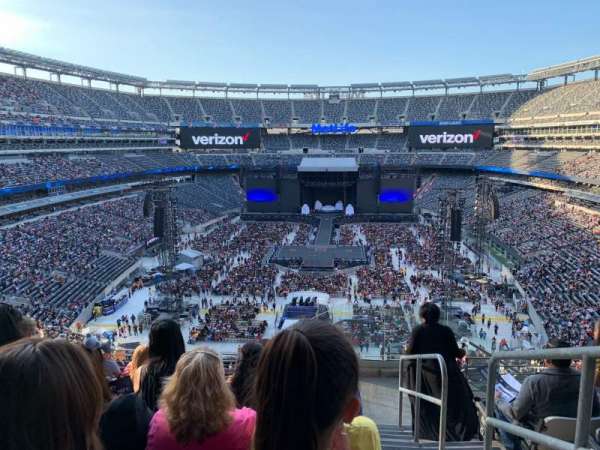 MetLife Stadium, block: 226, row: 8, seat: 1