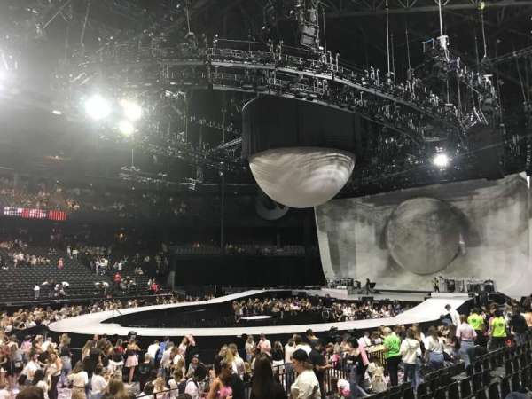 AFAS Dome, block: 115, row: 17, seat: 7