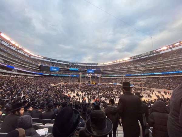 MetLife Stadium, block: 131, row: 26, seat: 1