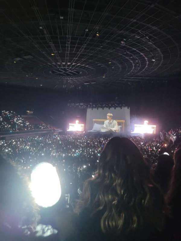 Kia Forum, block: 105, row: 10, seat: 2