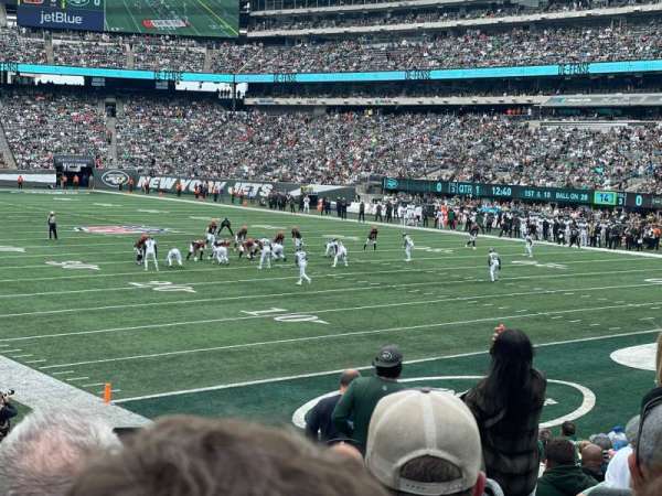 MetLife Stadium, block: 131, row: 18, seat: 4
