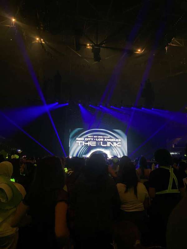 Crypto.com Arena, block: Floor 6, row: 1, seat: 8