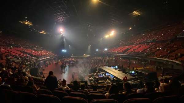 Kia Forum, block: 135, row: 8, seat: 5