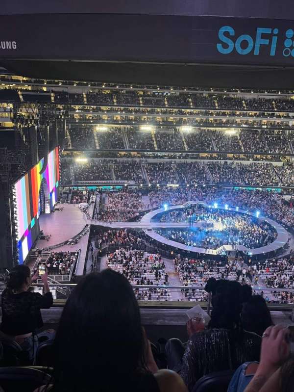 SoFi Stadium, block: 320, row: 4, seat: 4