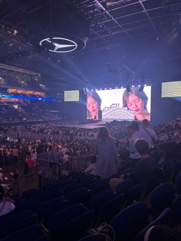 Uber Arena, block: 204, row: 14, seat: 6