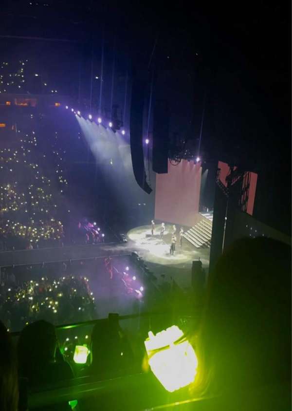 Uber Arena, block: 420, row: 4, seat: 5