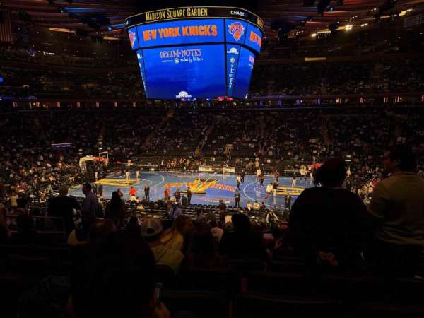 Madison Square Garden, block: 118, row: 22, seat: 9