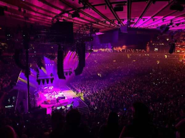 Madison Square Garden, block: 221, row: 4, seat: 15